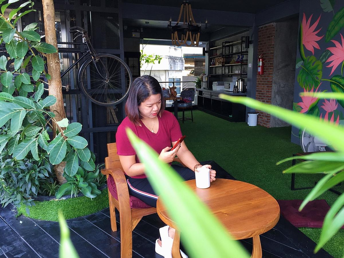 Hugnur Hostel And Coffee Chiang Mai Zewnętrze zdjęcie