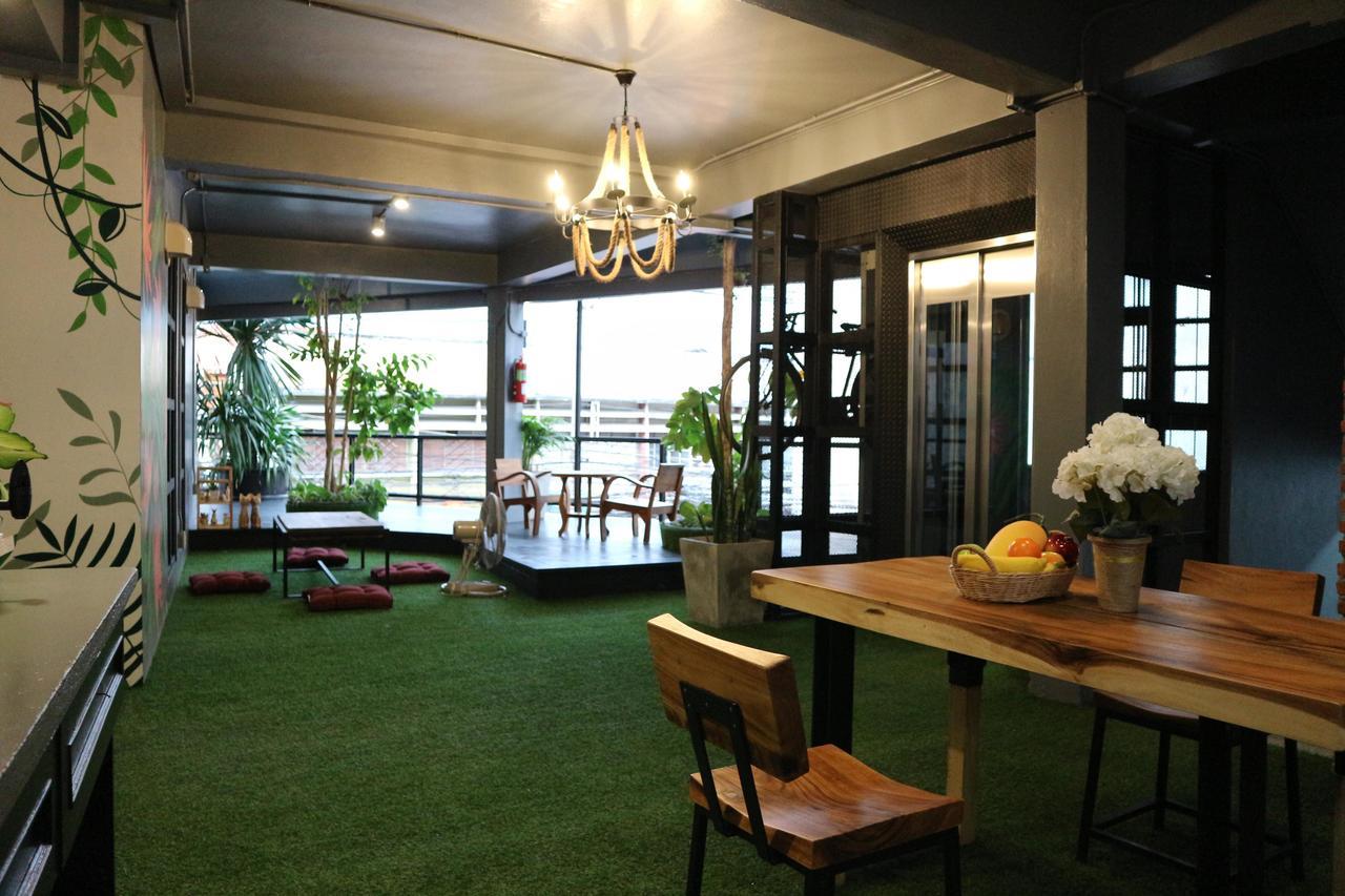 Hugnur Hostel And Coffee Chiang Mai Zewnętrze zdjęcie